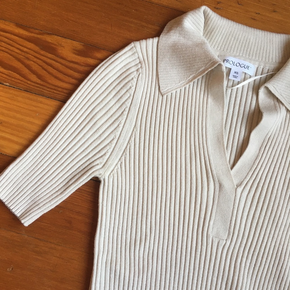 Short sleeve V-neck pullover sweater